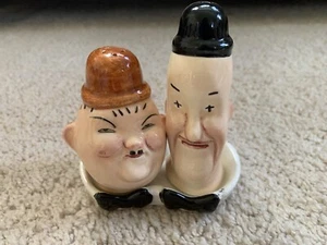 Salero pimentero Laurel & Hardy de colección Beswick Inglaterra Londres con base - Imagen 1 de 7