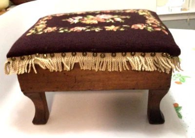 Vintage foot stool with storage,needlpoint top,fliptop storage,1950's,solid wood - Image 1 of 4