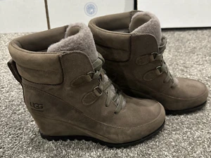 UGG Kristin Waterproof Wedge Boots size 7.5 S/N 1103830 NWOB Comfort Suede - Picture 1 of 9