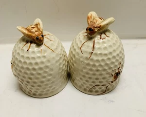 Vtg. Honey Bee Pottery MarutomoWare JAPAN 2 Piece Salt and Pepper Shakers (19) - Picture 1 of 3