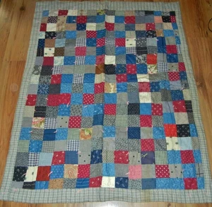 EDREDÓN VINTAGE ATADO A MANO CON PIEZAS DE RETAZOS 40" X 52" - Imagen 1 de 6