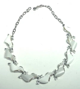Girocollo/collana vintage Arthur Pepper (ART) bianco e bianco Moonglow Lucite - 15 pollici - Foto 1 di 7