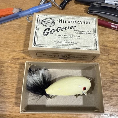 Винтажная рыболовная приманка Hildebrandt однотонная белая в коробке старая деревянная - Изображение 1 из 3