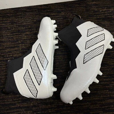 Chuteiras de futebol Adidas Nasty Fly 2E Team tamanho 11 (largas) brancas pretas GX1781 - Imagem 1 de 4