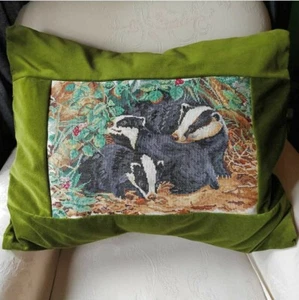 Badger Cross-stitch Cushion Green Velvet - Picture 1 of 6