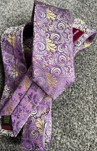 Corbata floral de cachemira de seda ajustada Clements & Church para hombre púrpura/amarillo/azul hecha en el Reino Unido - Imagen 1 de 2