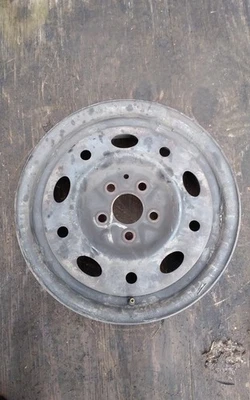 Dodge Stratus 1999 2000 llanta de acero usada de 14 pulgadas 5 orificios 5 ranuras 5 orejetas Foto 1 de 3