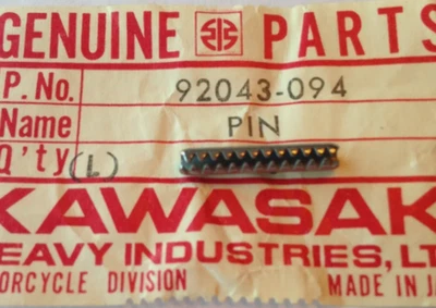 Nuevo de Lote Antiguo Kawasaki 1972-76 H2 S1 S2 Mach IV KH250 Tapa de Tanque Pin de Montaje PARTE # 92043-094 Foto 1 de 4