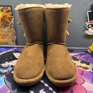 Bearpaw Botas Juveniles Talla 3 Marrón Claro Con Hebilla De Madera - Imagen 1 de 5