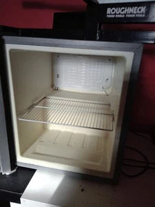 Husky Budweiser Mini Fridge Beer Chiller - Picture 1 of 3
