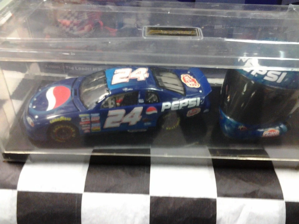 Jeff Gordon #24 Pepsi 1999 Action 1 32 Scale Car A& Helmet Set NC4252 NASCAR