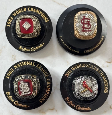 Juego de 4 Réplica Anillos Cardenales de San Luis Serie Mundial 1982, 1985, 2006, 2011 Foto 1 de 4