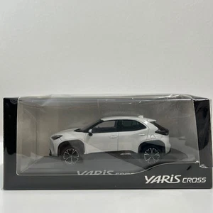 Novedad Distribuidor Orden Personalizada 1/30 Yaris Cruz Blanco Perla... - Imagen 1 de 7