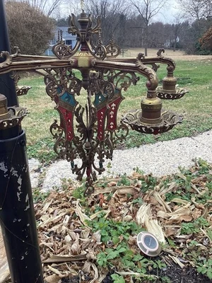 Lámpara de araña Lincoln gótico francés unicornio latón esperanza antigua iluminación años 20 de colección Foto 1 de 4