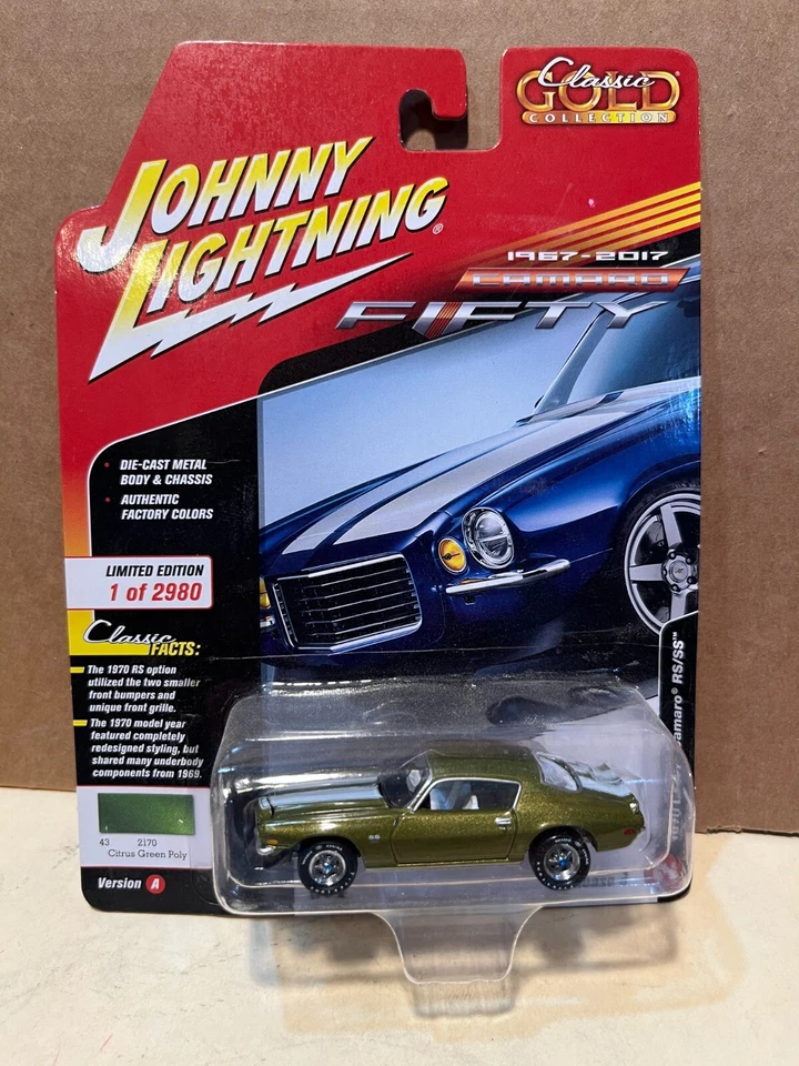 Johnny Lightning JLCG012 Classic Gold Version a 1970 Chevy Camaro Rs/ss