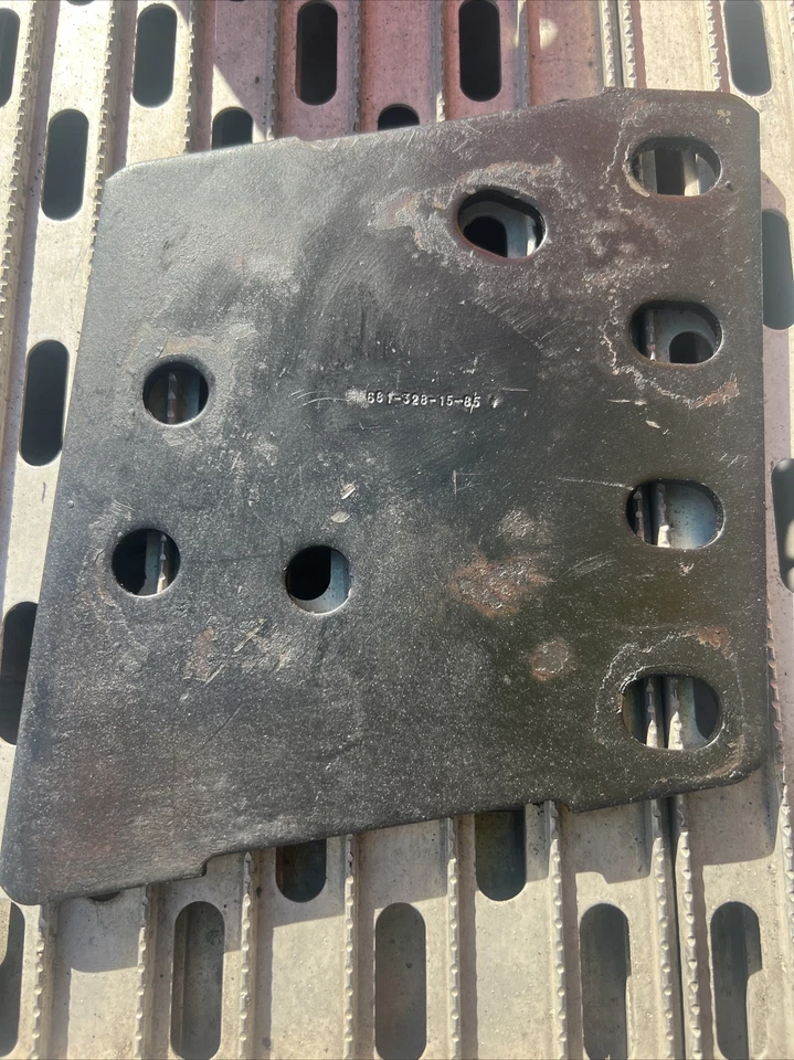 Подложка кронштейн Cascadia Freightliner 681-328-15-85 - Изображение 1 из 1