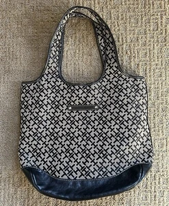Tommy Hilfiger Hobo Handtasche Tasche Tasche schwarz hellbraun Logo Muster - Bild 1 von 15