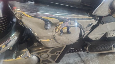 Juego de cubiertas laterales derecha izquierda Suzuki VZ800 1997-2001 Marauder usado Foto 1 de 2