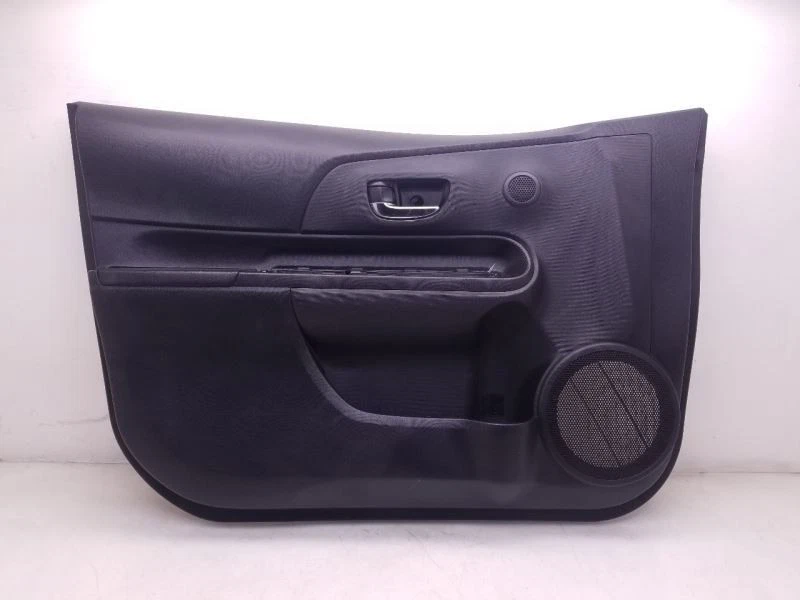 Toyota Prius C 2017 montaje de panel de puerta delantera de cuatro lados del conductor  Foto 1 de 4