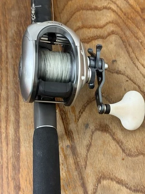 Shimano TranX TRX500HG LowProfile Baitcasting Fishing Reel - Image 1 of 4
