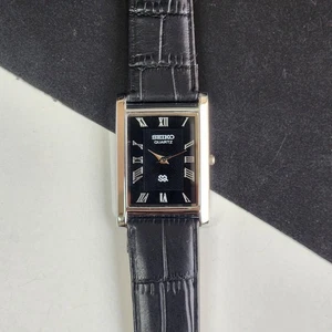 vintage Seiko Slim Tank Quartz Men Black Dial Black Strap Dress Watch UK26 - Picture 1 of 8