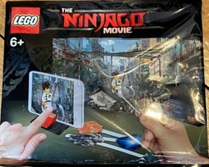 LEGO THE LEGO NINJAGO MOVIE MINIFIGURE AND MOVIE SCENE NEW SEALED - Picture 1 of 2