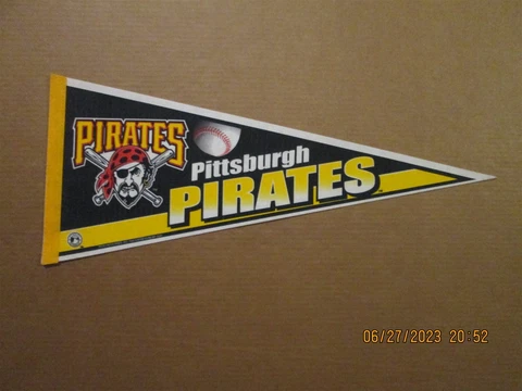MLB Pittsburgh Pirates Vintage Circa 2004 Tag Express Team Logo Baseball Pennant Cover