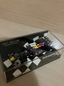 MINICHAMPS 1/43 Red Bull Racing Showcar 2010 S.Vettel #5 400100075 - Picture 1 of 3