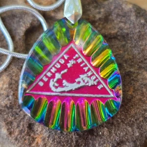 70's VTG Bermuda Triangle Pendant Necklace Iridescent Rainbow Glass Souvenir - Imagen 1 de 8