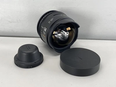 Lente Sigma 14 mm T3.2 FF Classic Cine Prime - negra Foto 1 de 4