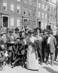 Woman Campaigning For Voting rights 1914 Vintage 8x10 Reprint Of Old Photo - Picture 1 of 1