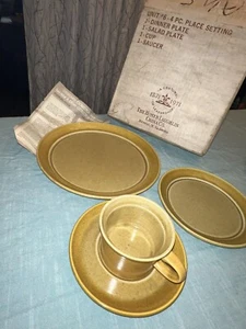 Vintage 4 PIECE PLACE SETTING HOMER LAUGHLIN COMPANY 1978 Yellow NIB - Picture 1 of 12