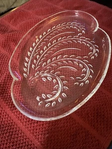 Bonitos platos de almuerzo/aperitivo de vidrio ovalado vintage con portavasos - Imagen 1 de 2