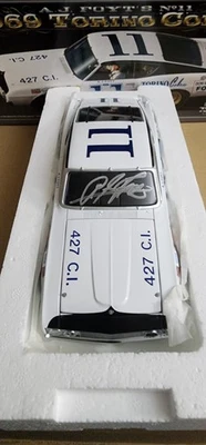 Aj Foyt #11 Torino Cobra autografiado 1/24 por University of Racing Foto 1 de 2
