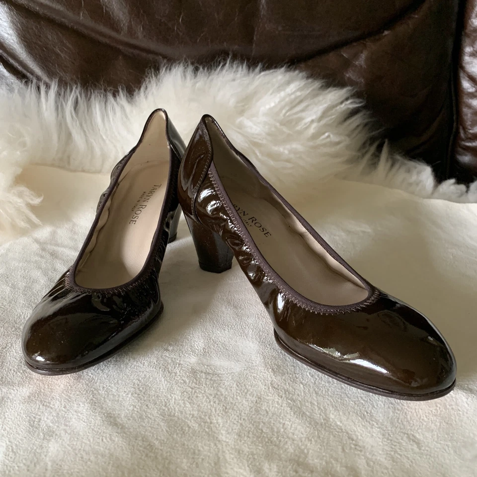 Zapatos de salón Taryn Rose hechos en Italia $395 marrón charol tallas Foto 1 de 4