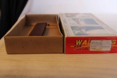 HO Scale Walthers, 42' Flat Car, Great Northern, Brown, #61631 - 932-2603 - Image 1 of 3