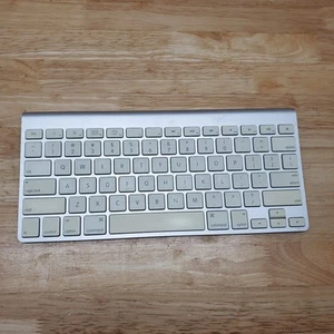 Apple Wireless Bluetooth Keyboard A1255 English Tested Working - Picture 1 of 4