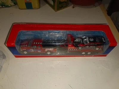 MODELLINO CON SCATOLA CARRO ATTREZZI CON AUTO - Immagine 1 di 4