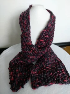 Schal aus superdicker Wolle 240x22cm, handgestrickt, rot-schwarz - Bild 1 von 1