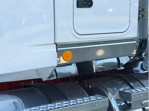 Stainless Steel Under Bunk Kick Panel 600MM Single To Suit Western Star — 第 1/1 张图片