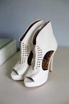 Chinese Laundry by Elise Blanco Tachonado Lateral Abierto Punta abierta Tacones de aguja  Foto 1 de 4