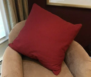 Lauren by Ralph Lauren 26" x 26" Daunen Gefüllt Rot Baumwolle Monogramm Kissen - Bild 1 von 3