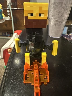Figura Minecraft Spinning Blaze piezas brazos faltantes gira cuando se empuja en muy buen estado Foto 1 de 4