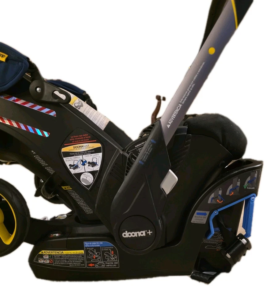 Cochecito convertible Doona, dosel azul oscuro con asiento negro Foto 1 de 4