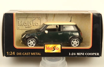 Maisto Mini Cooper Hardtop Green & white 1:24 Scale Diecast Model #31219 - Image 1 of 4