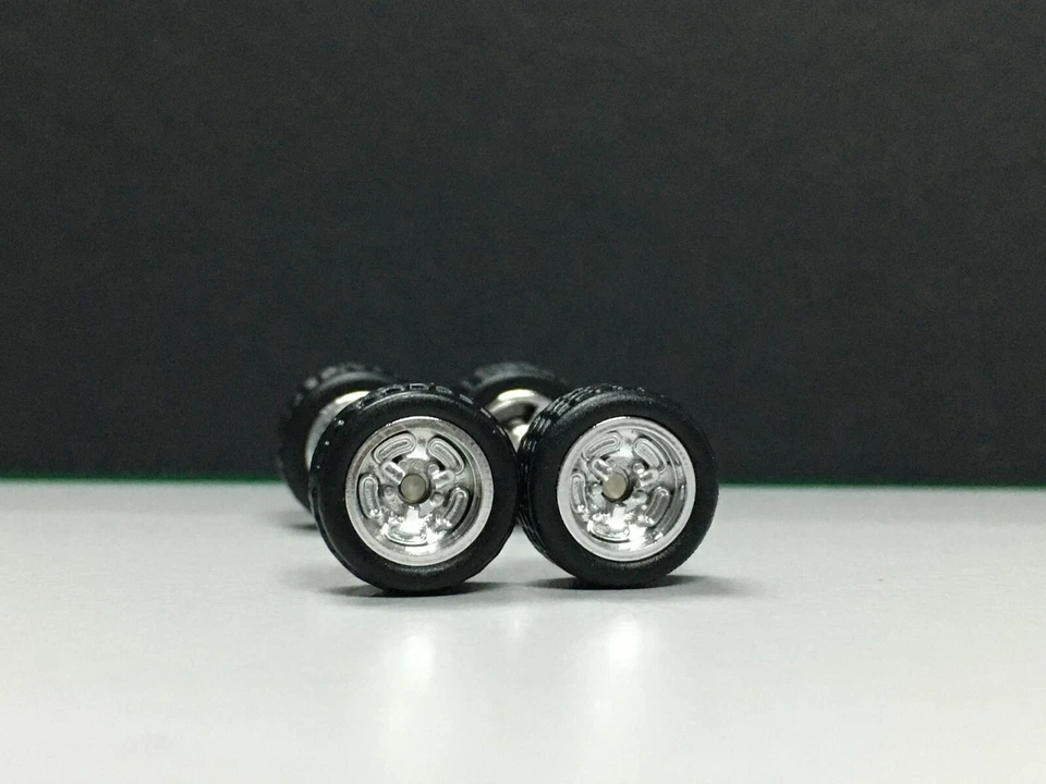 R174 Matchbox 1:64 Real Riders #Cut Tri Spoke Cromo 11 mm de Largo, RUEDAS DE GOMA Foto 1 de 4