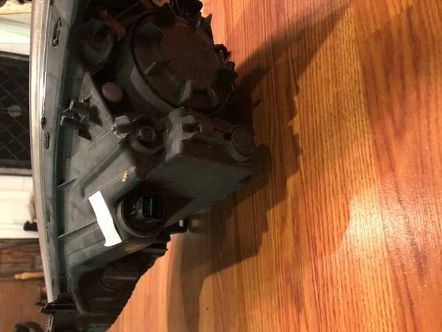 车头灯总成右 TYC 20-12693-00 — 第 1/3 张图片