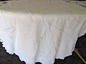Nappe ronde vintage en lin blanc - papillons brodés - bord festonné