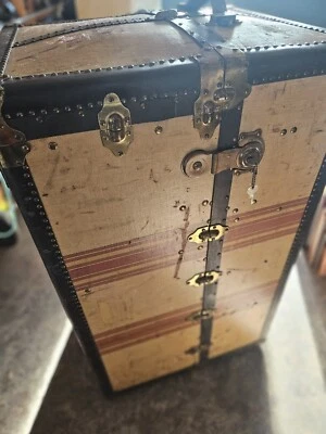 ANTIGUO BAÚL DE VAPOR GIBRALTARIZADO DE 1900 ARMARIO BAÚL con llaves originales de colección Foto 1 de 4