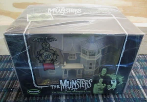 MOEBIUS PREBUILT MUNSTERS HOUSE . FACTORY PAINTED & ASSEMBLED CASE FRESH SEALED - Picture 1 of 19
